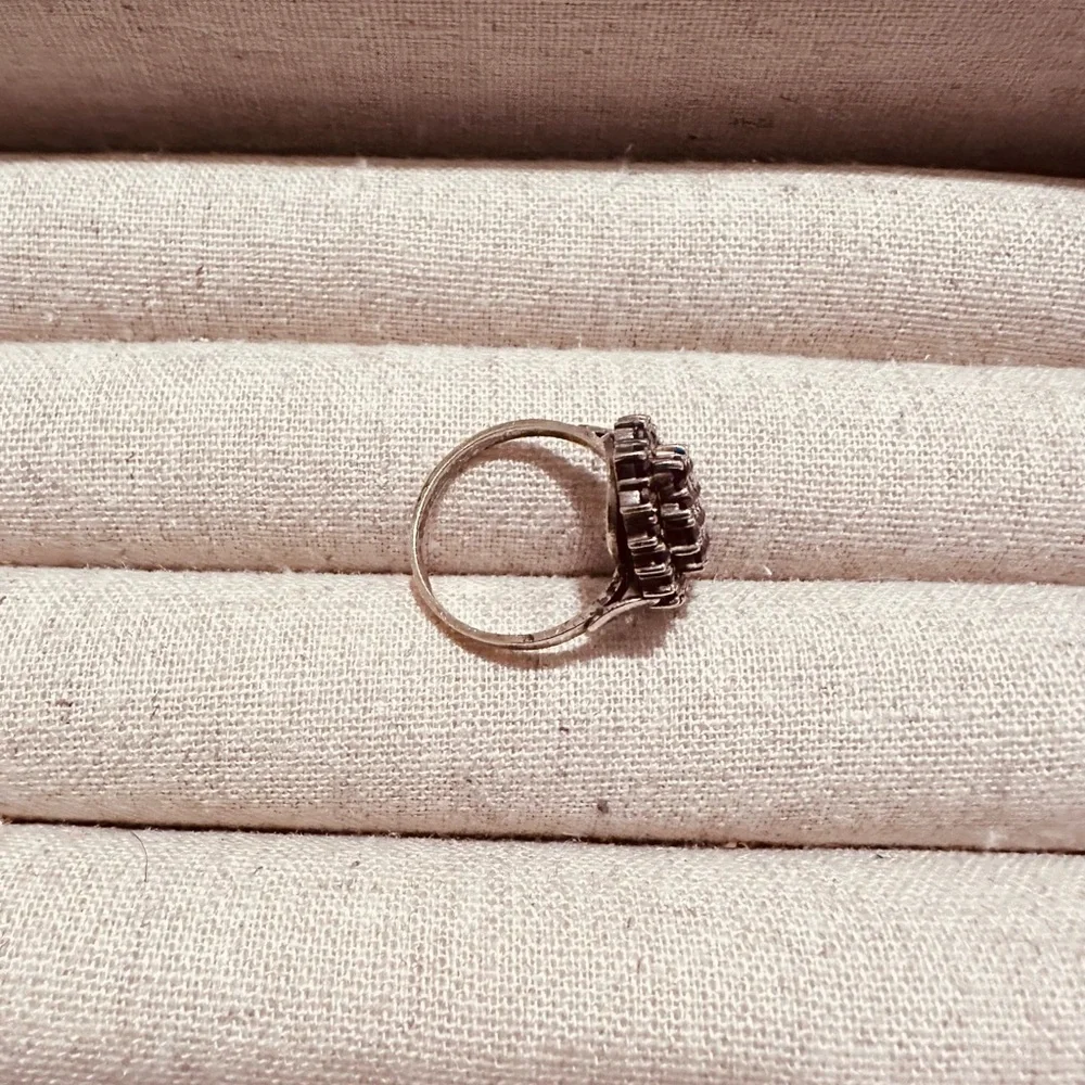 Vintage | Ring | Sterling Silver Garnet Ring - Picture 11 of 12